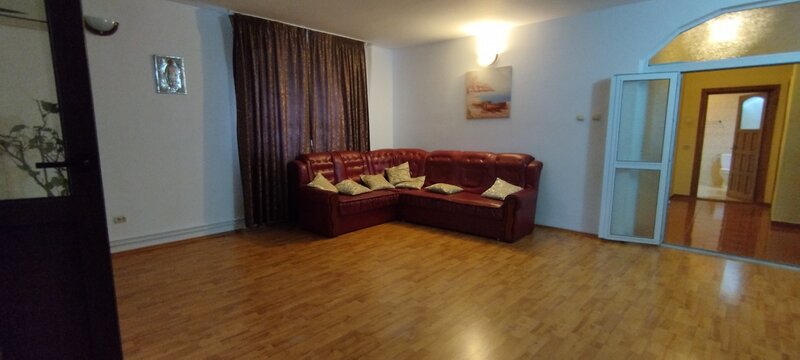 Timisoara ideal studenti/ salariati- ap. in vila bd Timisoara plaza mall mobilat, parcare.