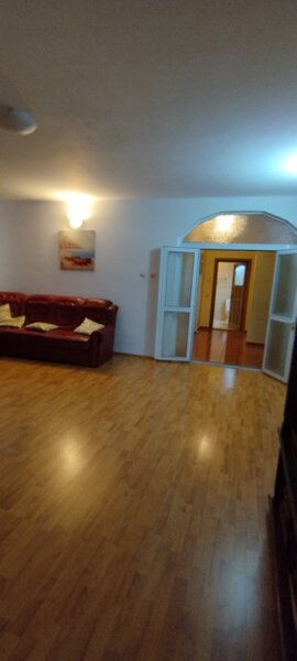 Timisoara ideal studenti/ salariati- ap. in vila bd Timisoara plaza mall mobilat, parcare.