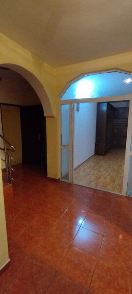 Timisoara ideal studenti/ salariati- ap. in vila bd Timisoara plaza mall mobilat, parcare.