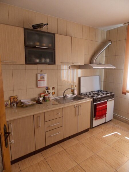 Timisoara ideal studenti/ salariati- ap. in vila bd Timisoara plaza mall mobilat, parcare.